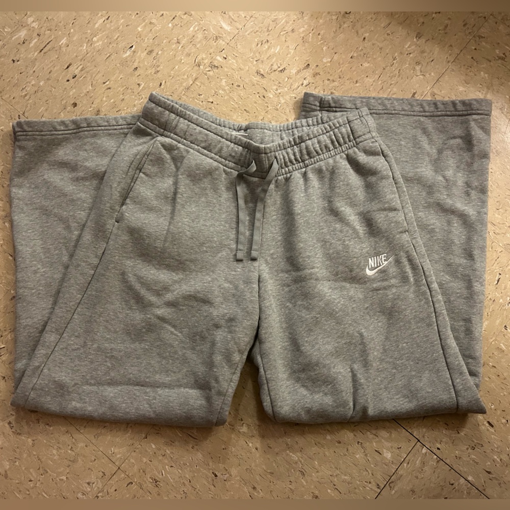 Nike Women's Gray Sweatpants